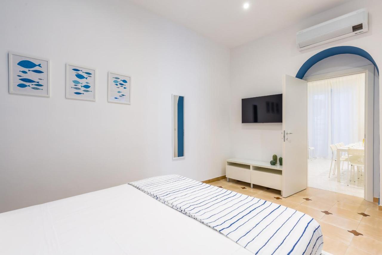 White&blue At Sanita By Wonderful Italy Apartment Naples